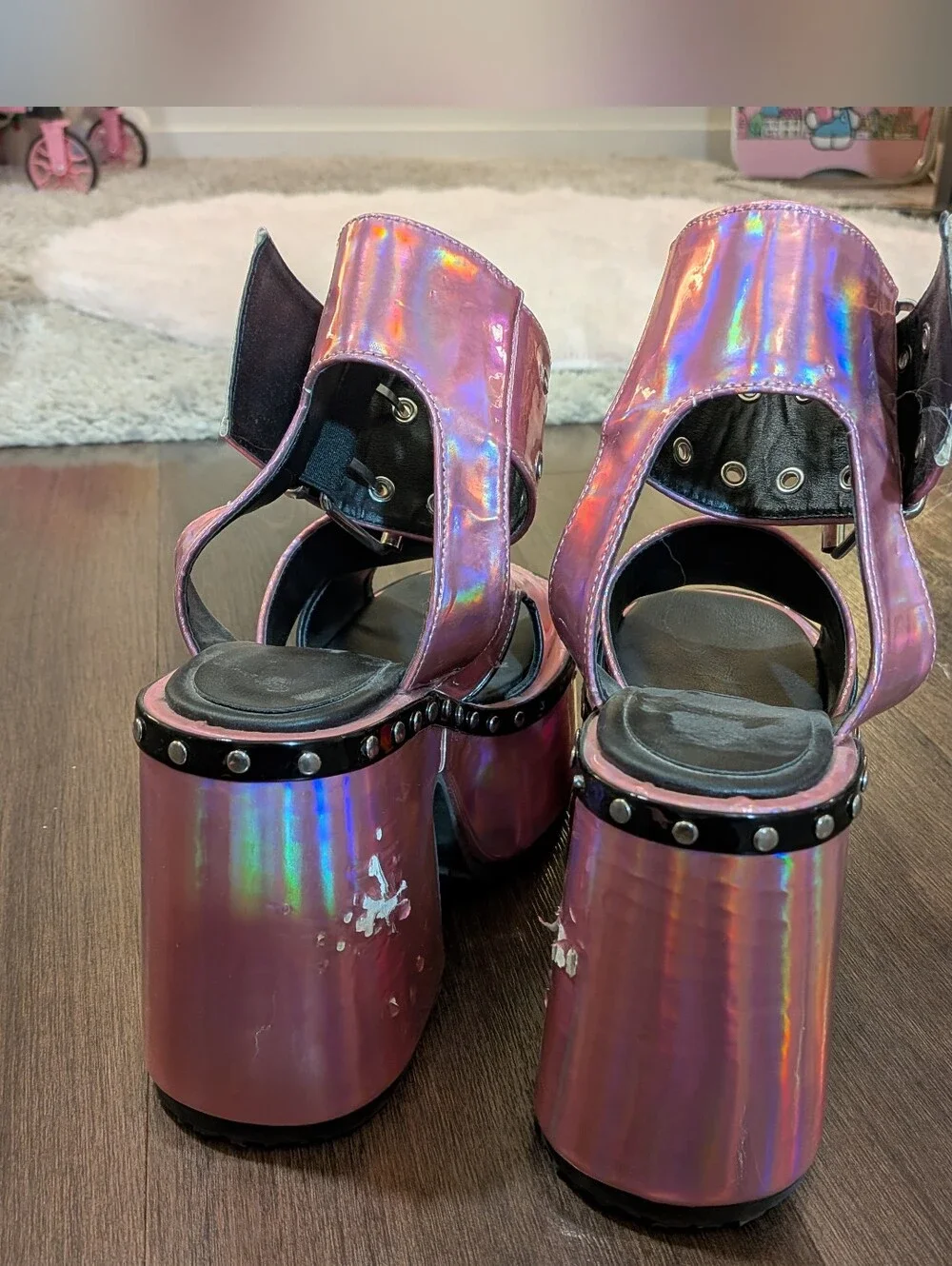 Demonia sz. 8 'Camel 102' holographic pink platform sandals